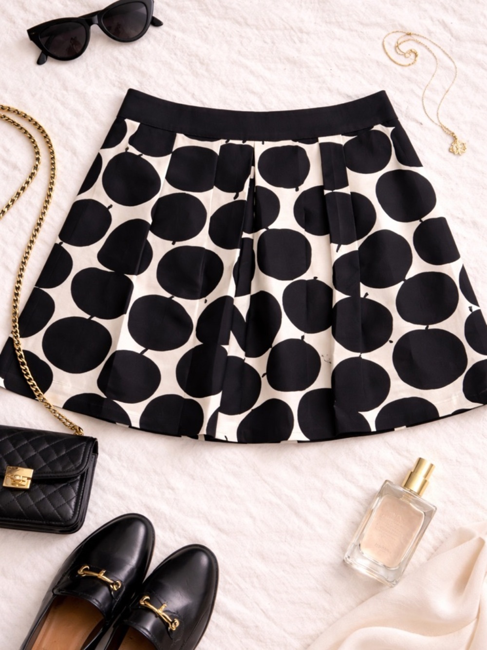 Juicy Couture Silk Apple Print Skirt Size 6 Black White Pleated Mini